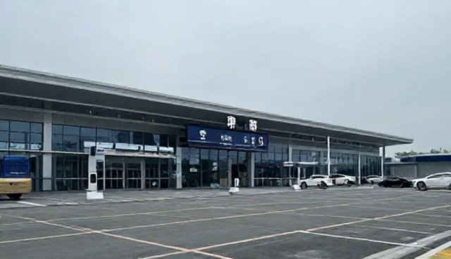 文案创作中的理解偏差：两种传播策略的对比分析